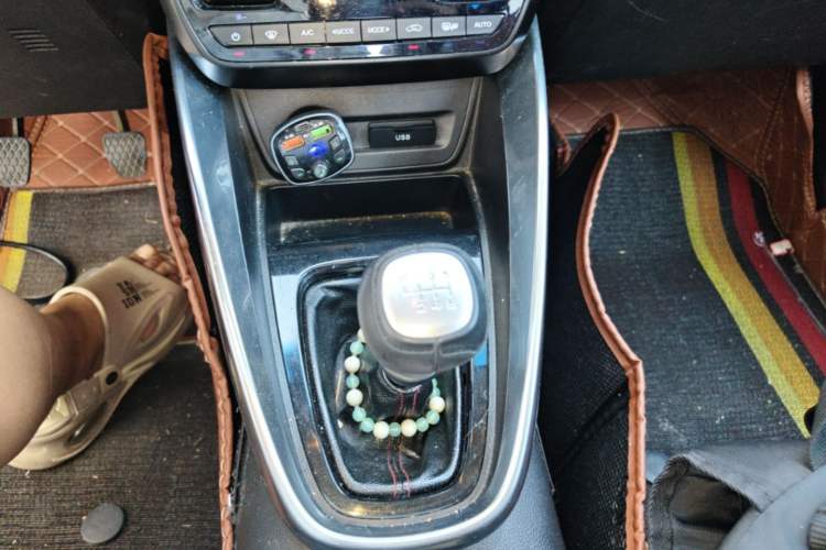 Used Baojun 510 2017 1.5L Manual Luxury Model Gear Lever