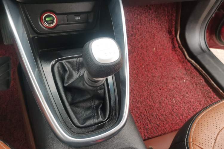 Used Baojun 510 2017 1.5L Manual Luxury Model Gear Lever