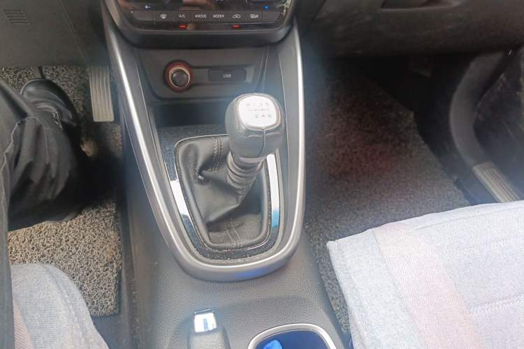 Used Baojun 510 2017 1.5L Manual Fashion Model Gear Lever