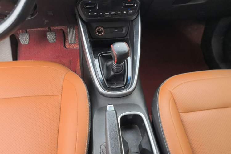 Used Baojun 510 2017 1.5L Manual Luxury Model Gear Lever
