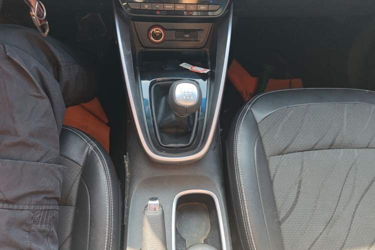 Used Baojun 510 2017 1.5L Manual Fashion Model Gear Lever
