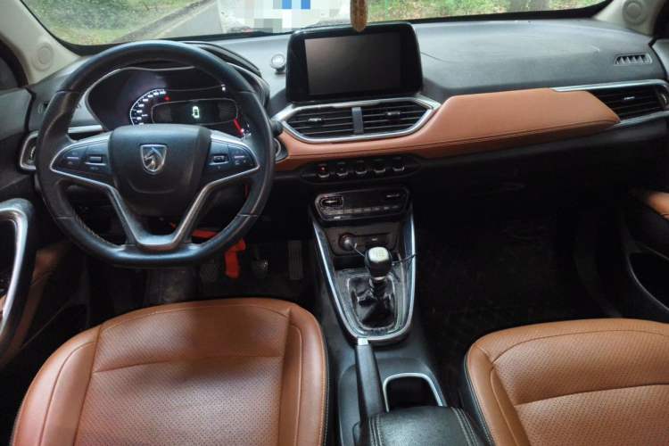 Used Baojun 510 2017 1.5L Manual Luxury Model Interior 1