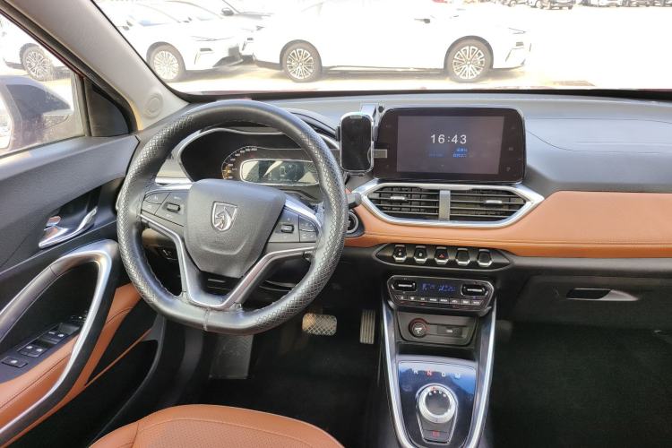Used Baojun 510 2017 1.5L Automatic Luxury Model Interior 2