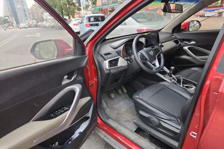 Used Baojun 510 2017 1.5L Manual Fashion Model Interior 3