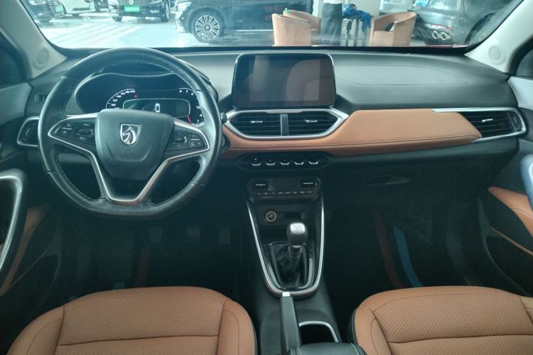 Used Baojun 510 2017 1.5L Manual Luxury Model Interior 3