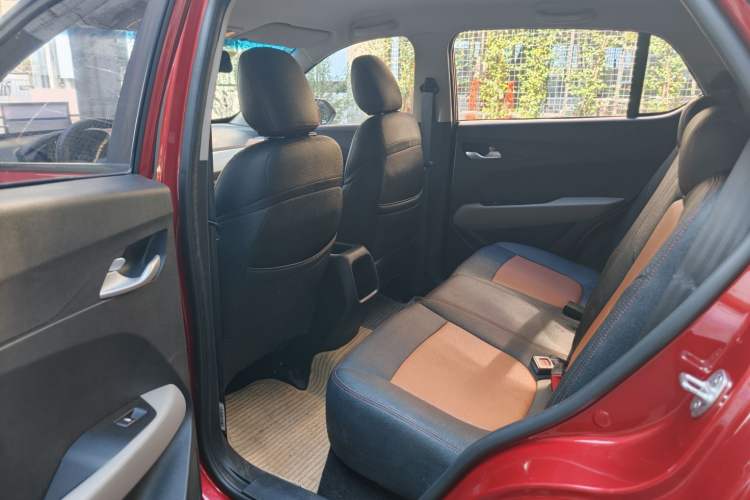 Used Baojun 510 2017 1.5L manual Comfort trim Interior 3