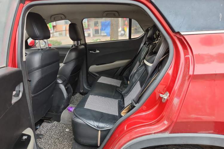 Used Baojun 510 2017 1.5L Manual Fashion Model Interior 4