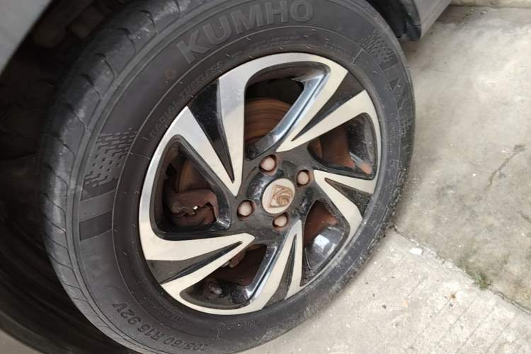 Used Baojun 510 2017 1.5L Automatic Luxury Model Left Front Wheel Hub