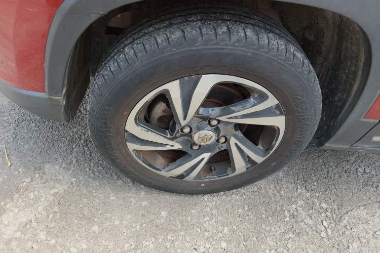 Used Baojun 510 2017 1.5L Automatic Luxury Model Left Front Wheel Hub