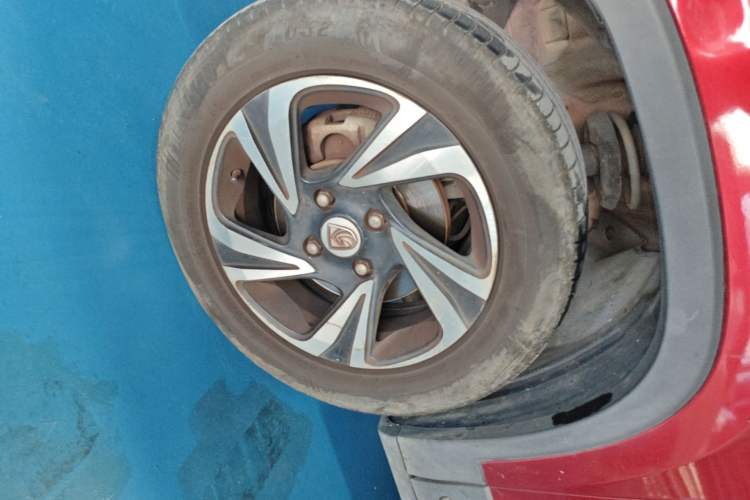 Used Baojun 510 2017 1.5L Automatic Luxury Model Left Front Wheel Hub