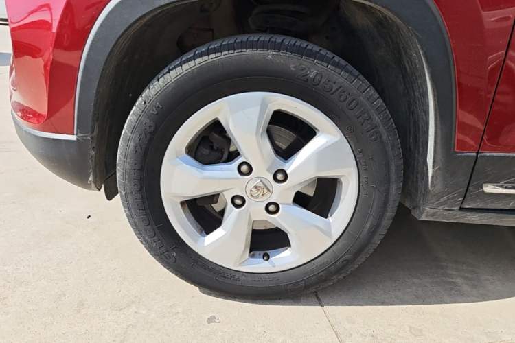 Used Baojun 510 2017 1.5L Manual Fashion Model Left Front Wheel Hub