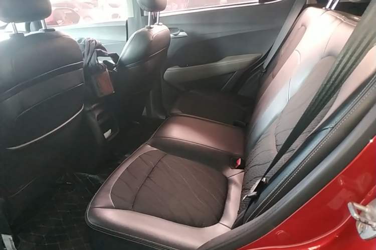 Used Baojun 510 2017 1.5L Automatic Fashion Model Left Rear Seat