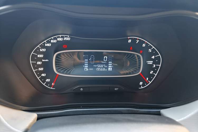 Used Baojun 510 2017 1.5L manual Comfort trim Odometer Close Up