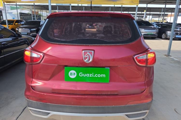 Used Baojun 510 2017 1.5L manual Comfort trim Rear