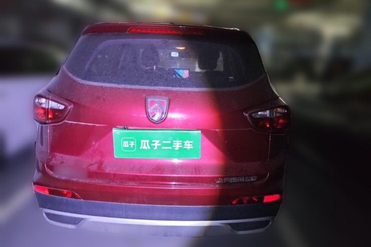 Used Baojun 510 2017 1.5L manual Comfort trim Rear