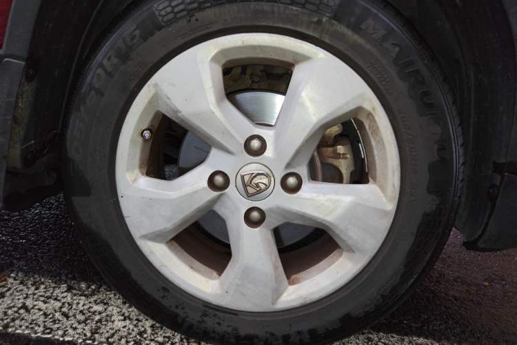 Used Baojun 510 2017 1.5L Automatic Fashion Model Right Front Wheel Hub