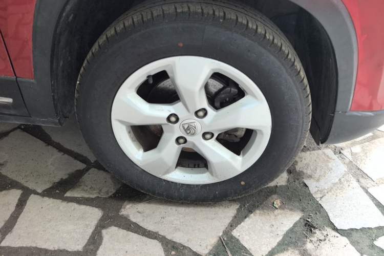 Used Baojun 510 2017 1.5L Automatic Fashion Model Right Front Wheel Hub