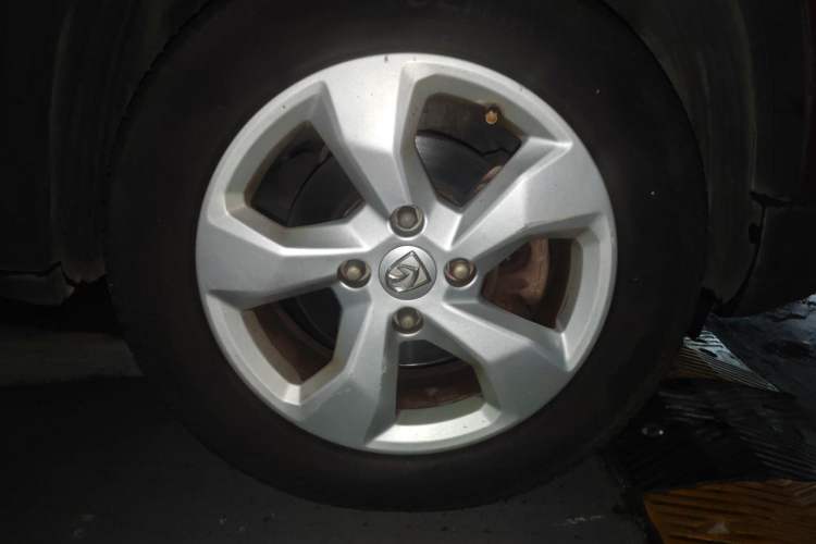 Used Baojun 510 2017 1.5L Automatic Fashion Model Right Front Wheel Hub