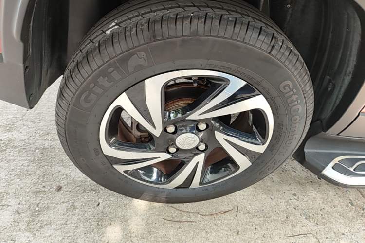 Used Baojun 510 2017 1.5L Automatic Luxury Model Right Rear Wheel Hub