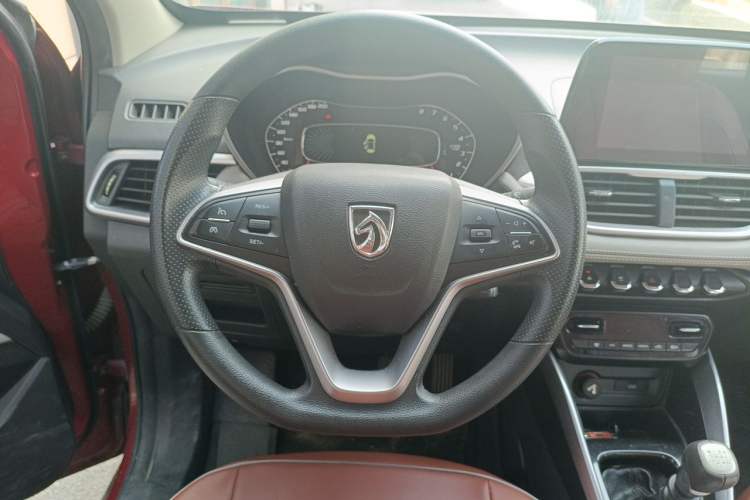 Used Baojun 510 2017 1.5L Manual Fashion Model Steering Wheel