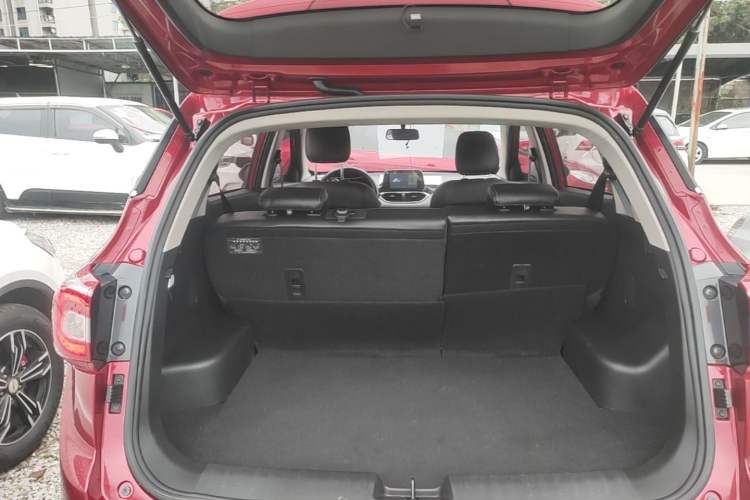 Used Baojun 510 2017 1.5L Manual Fashion Model Trunk