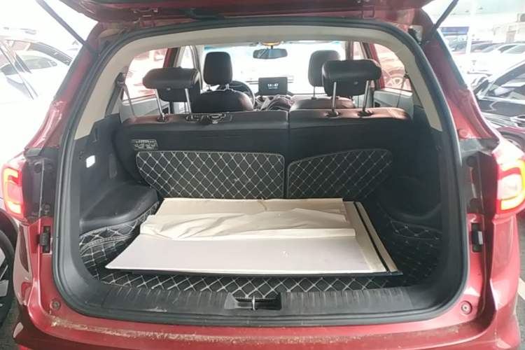 Used Baojun 510 2017 1.5L Automatic Fashion Model Trunk