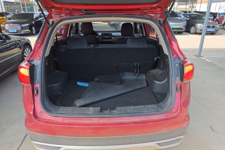 Used Baojun 510 2017 1.5L manual Comfort trim Trunk