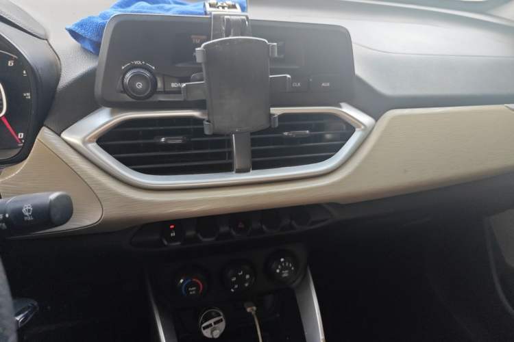 Used Baojun 510 2017 1.5L manual Comfort trim Audio And AC Panel
