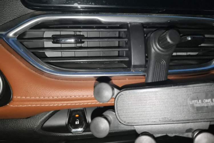 Used Baojun 510 2017 1.5L Manual Luxury Model Audio And AC Panel
