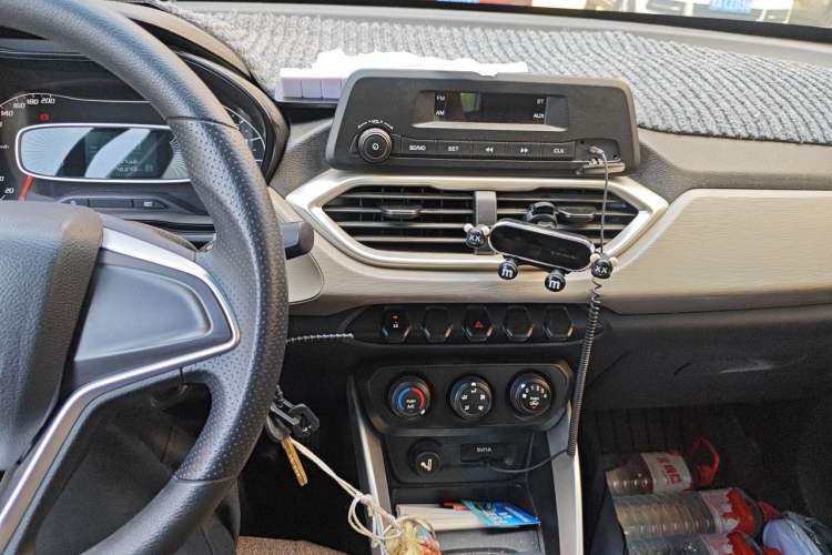 Used Baojun 510 2017 1.5L manual Comfort trim Audio And AC Panel