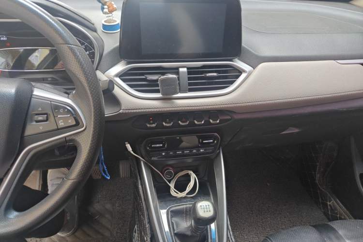 Used Baojun 510 2017 1.5L Manual Fashion Model Audio And AC Panel
