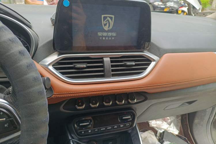 Used Baojun 510 2017 1.5L Manual Luxury Model Audio And AC Panel