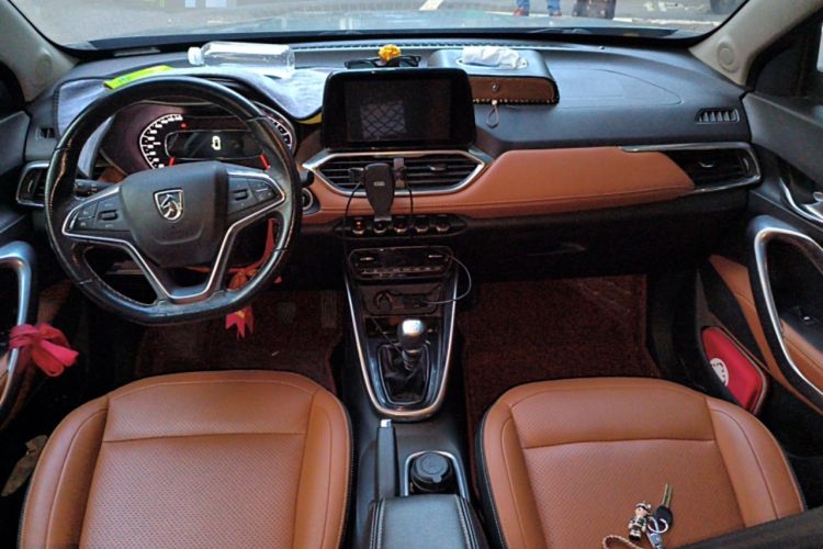 Used Baojun 510 2017 1.5L Manual Luxury Model Center Console