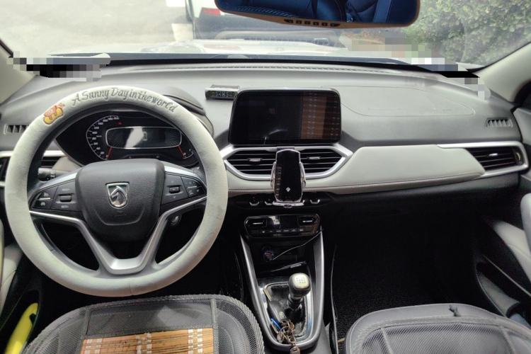 Used Baojun 510 2017 1.5L Manual Fashion Model Center Console