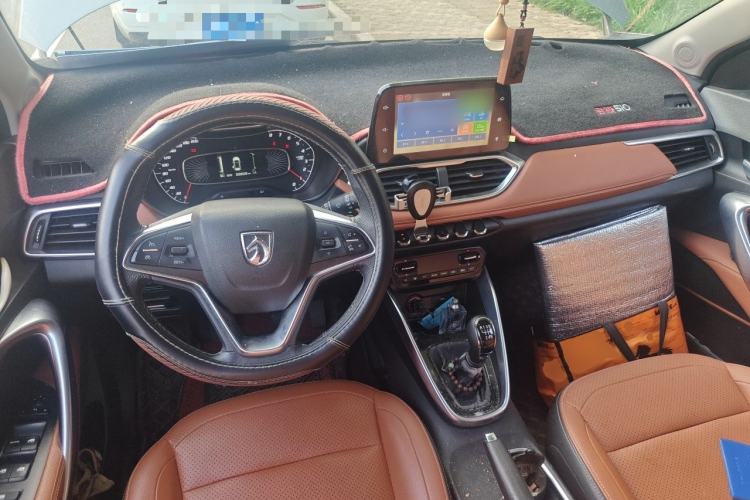 Used Baojun 510 2017 1.5L Manual Luxury Model Center Console
