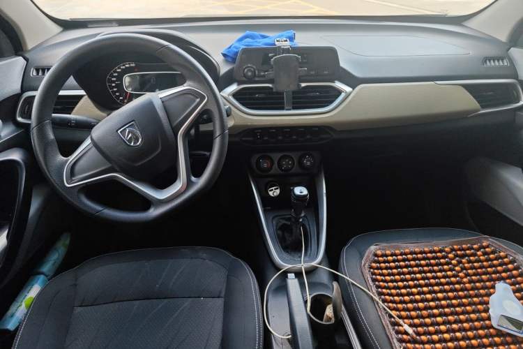Used Baojun 510 2017 1.5L manual Comfort trim Center Console