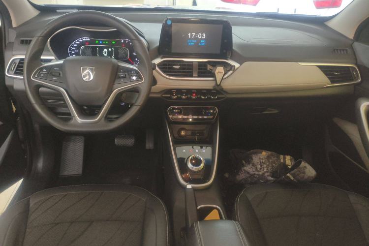 Used Baojun 510 2017 1.5L Automatic Fashion Model Center Console