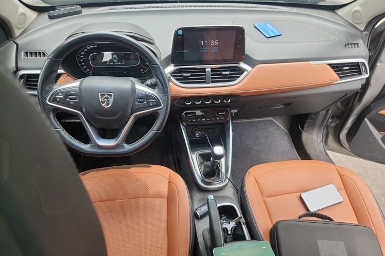 Used Baojun 510 2017 1.5L Manual Luxury Model Center Console