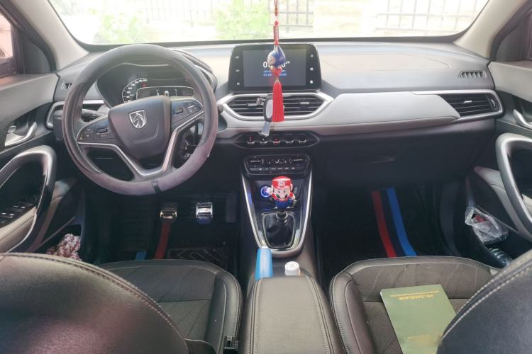 Used Baojun 510 2017 1.5L manual Comfort trim Center Console
