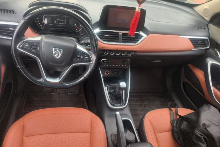 Used Baojun 510 2017 1.5L Manual Luxury Model Center Console