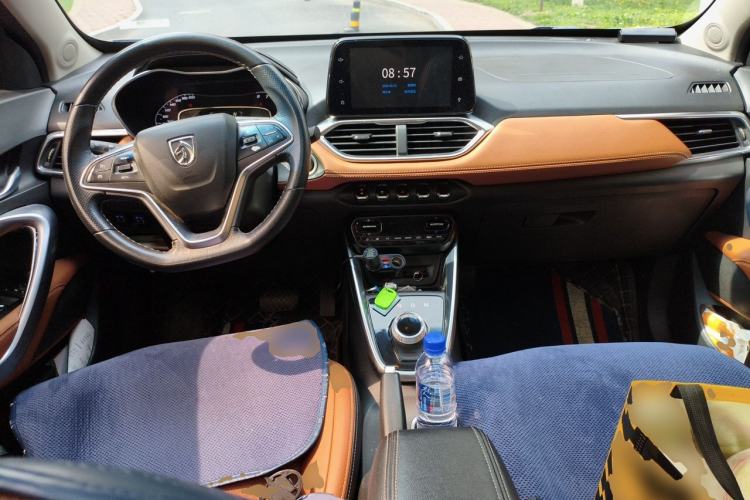 Used Baojun 510 2017 1.5L Automatic Luxury Model Center Console