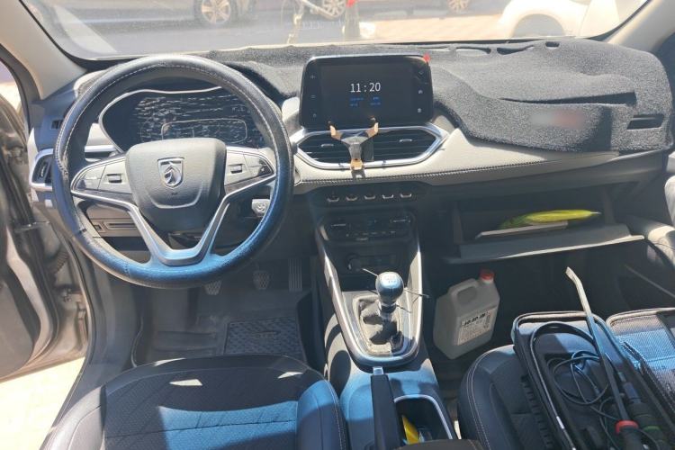 Used Baojun 510 2017 1.5L Manual Fashion Model Center Console