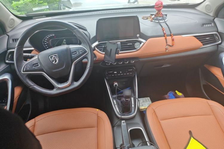Used Baojun 510 2017 1.5L Manual Luxury Model Center Console