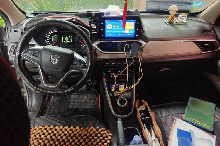 Used Baojun 510 2017 1.5L Automatic Fashion Model Center Console