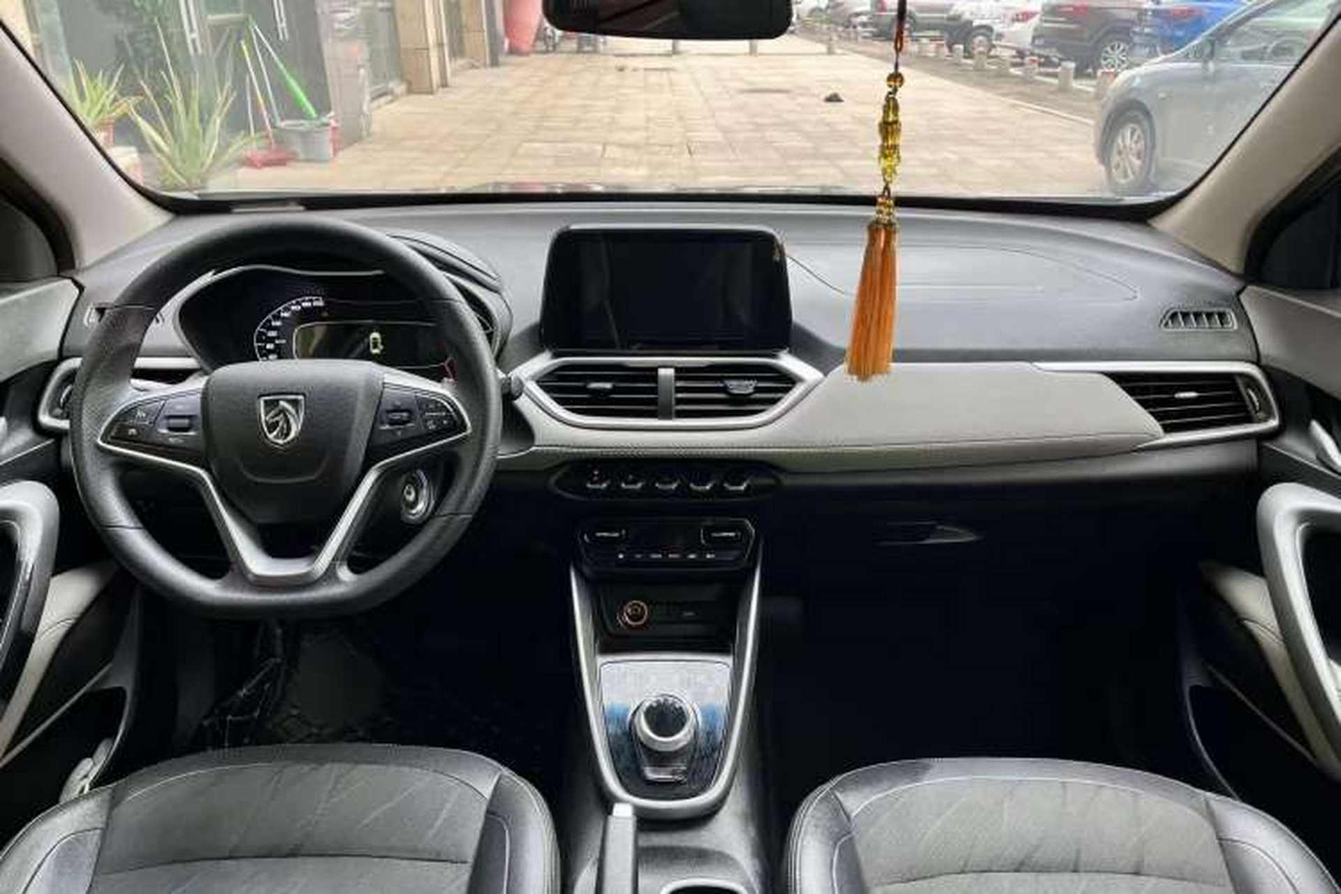 Used Baojun 510 2017 1.5L Automatic Fashion Model Center Console