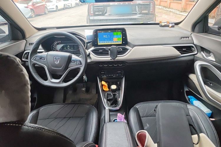 Used Baojun 510 2017 1.5L Manual Fashion Model Center Console