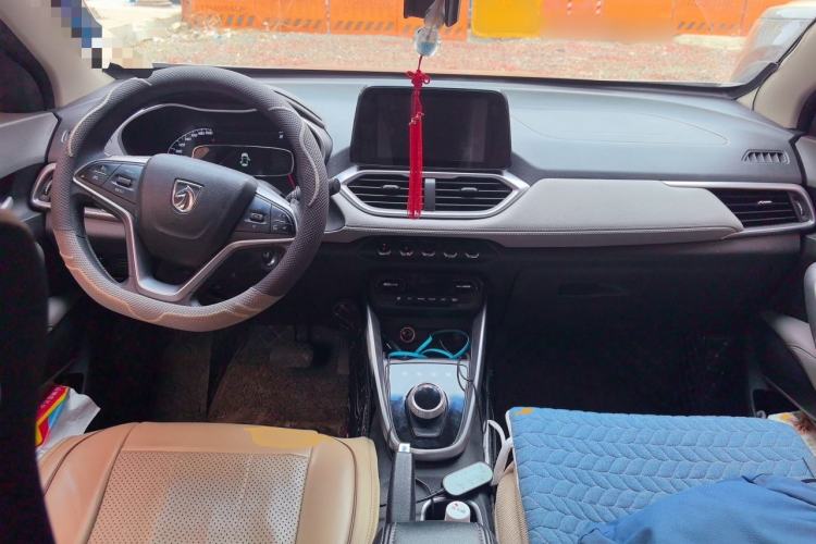 Used Baojun 510 2017 1.5L Automatic Fashion Model Center Console