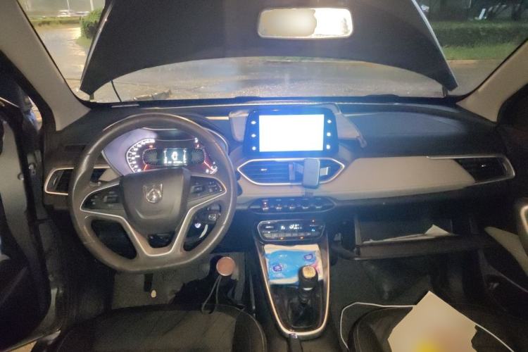 Used Baojun 510 2017 1.5L Manual Fashion Model Center Console