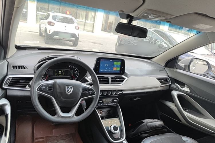 Used Baojun 510 2017 1.5L Automatic Fashion Model Center Console