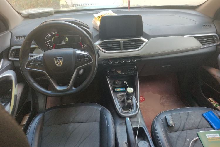 Used Baojun 510 2017 1.5L Manual Fashion Model Center Console